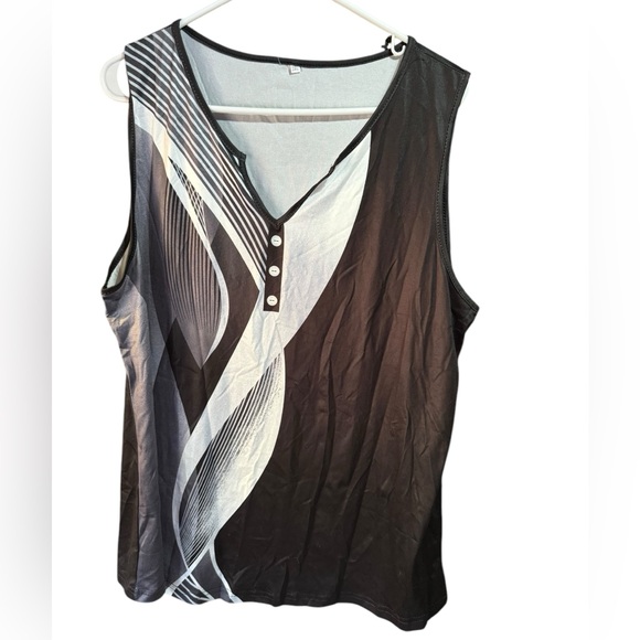 New!! Plus Size Black and White Tank - Picture 2 of 4